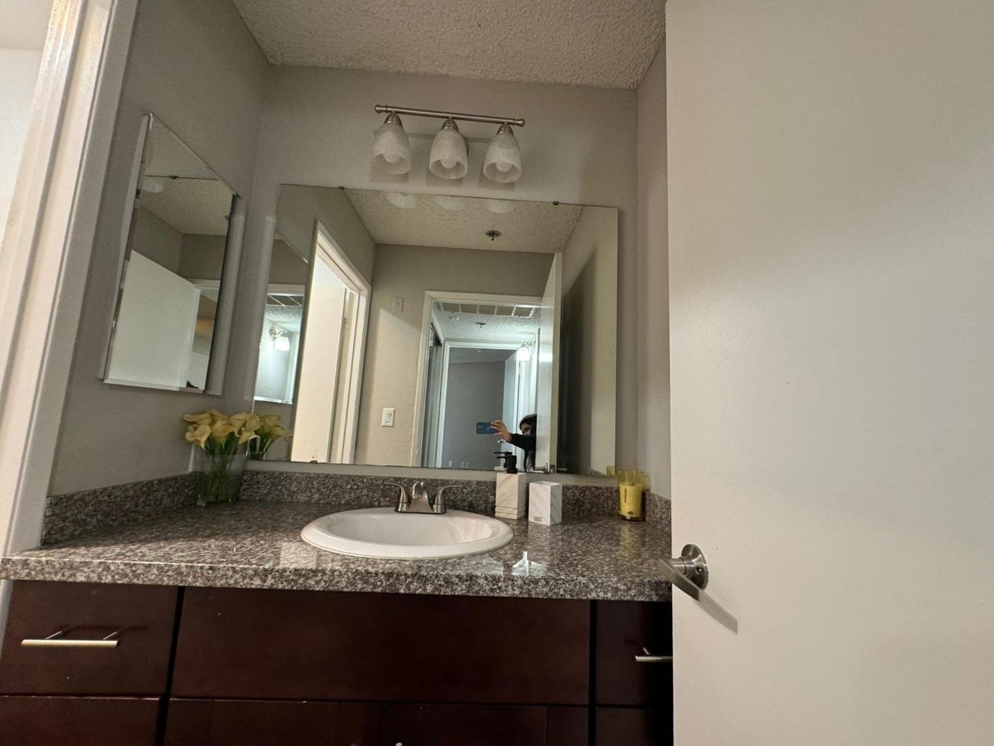 Incredible Two Bedroom Hollywood Apartments Free Parking Los Angeles Dış mekan fotoğraf