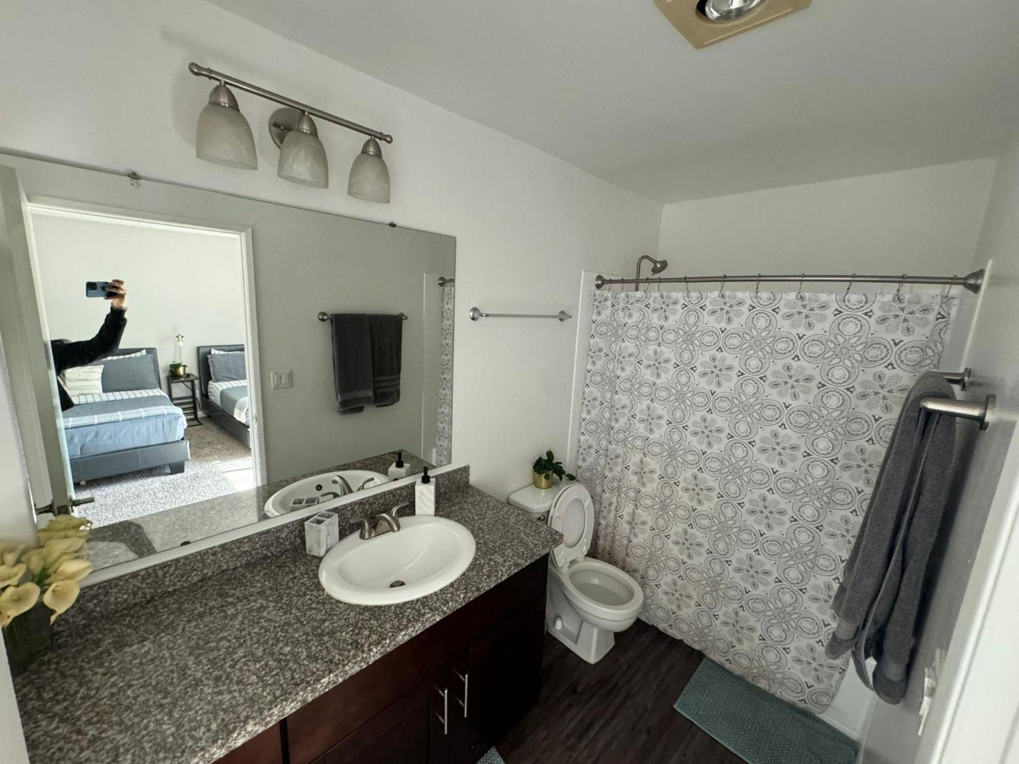 Incredible Two Bedroom Hollywood Apartments Free Parking Los Angeles Dış mekan fotoğraf