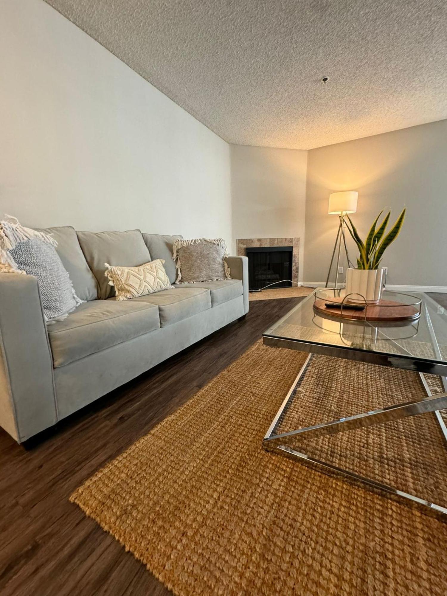 Incredible Two Bedroom Hollywood Apartments Free Parking Los Angeles Dış mekan fotoğraf
