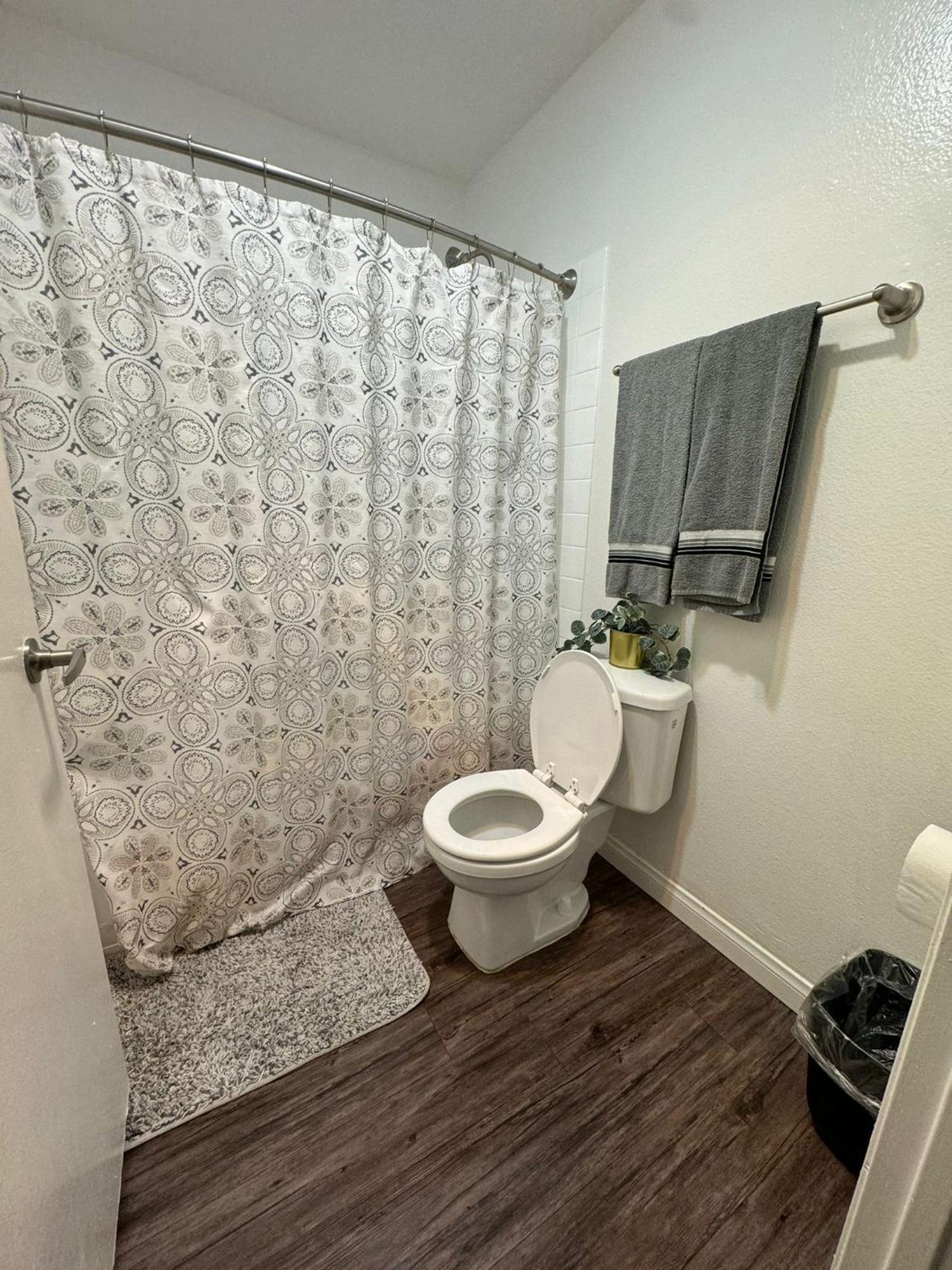 Incredible Two Bedroom Hollywood Apartments Free Parking Los Angeles Dış mekan fotoğraf