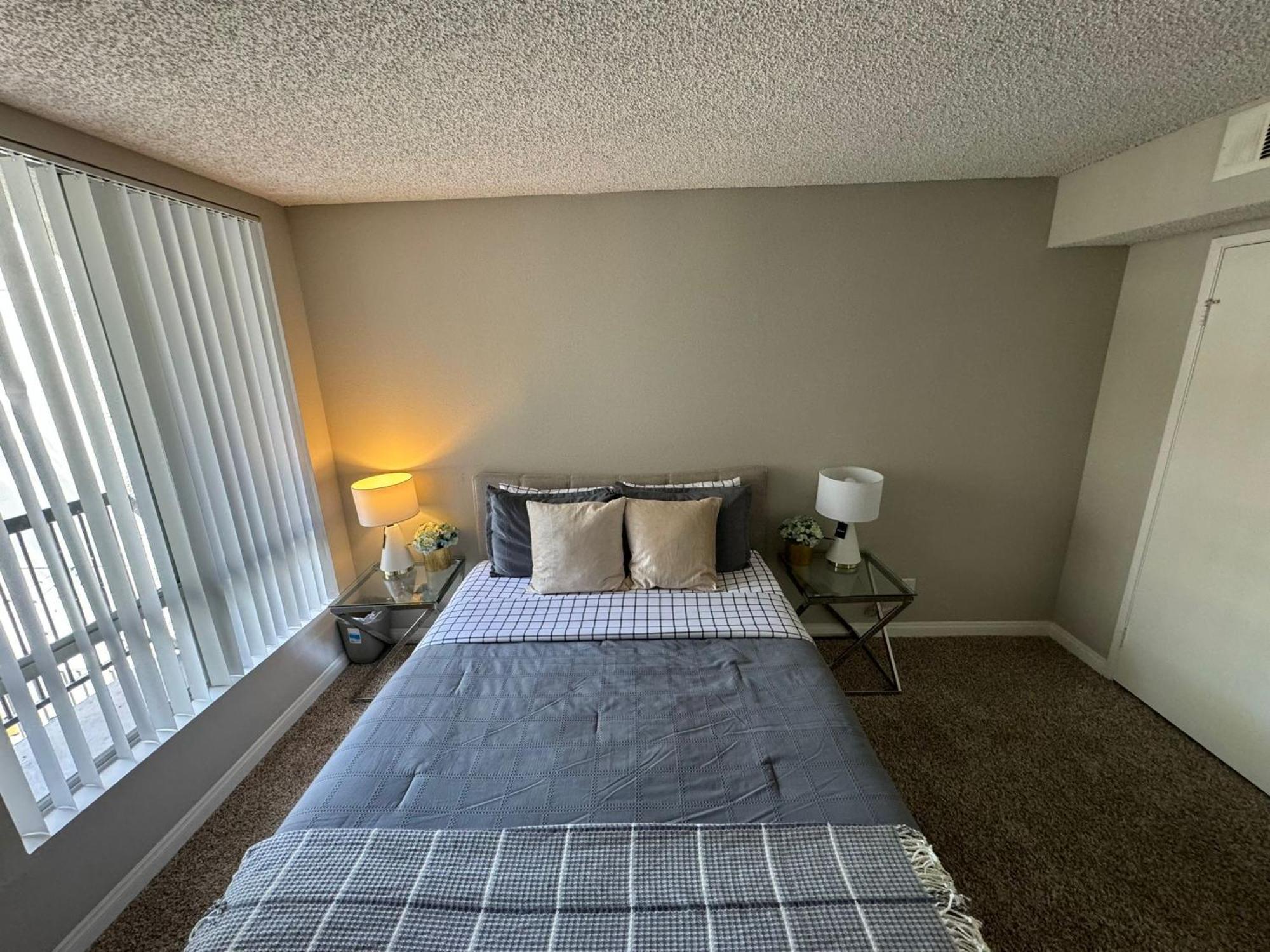 Incredible Two Bedroom Hollywood Apartments Free Parking Los Angeles Dış mekan fotoğraf