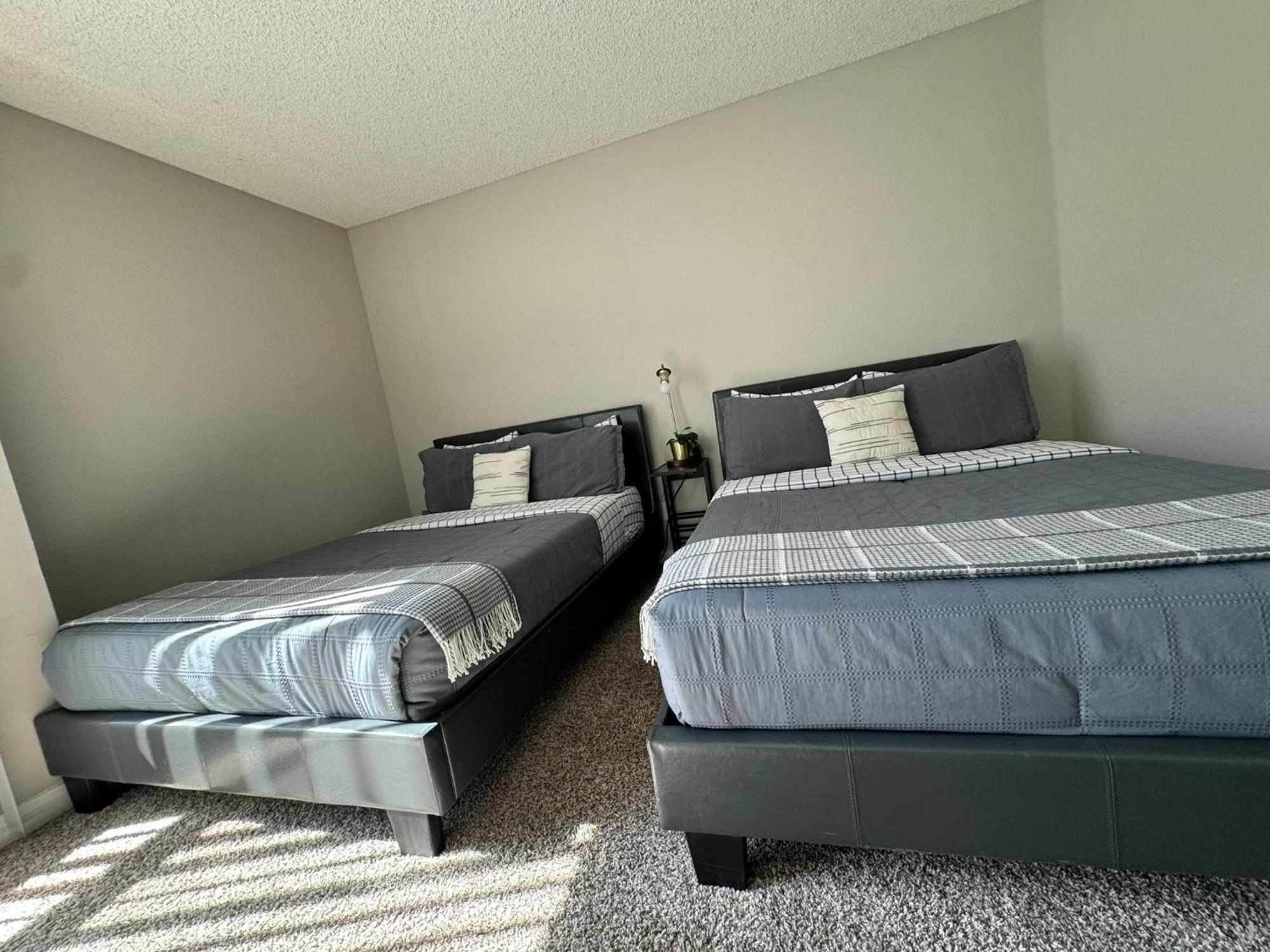 Incredible Two Bedroom Hollywood Apartments Free Parking Los Angeles Dış mekan fotoğraf