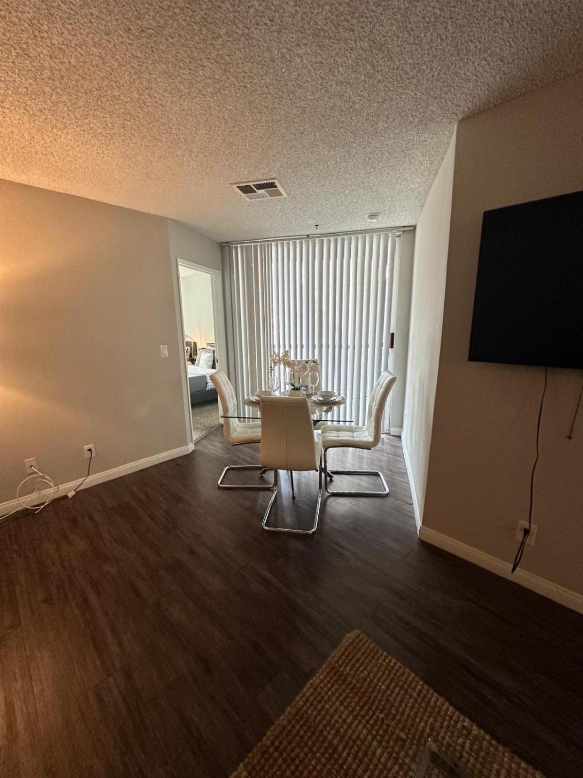 Incredible Two Bedroom Hollywood Apartments Free Parking Los Angeles Dış mekan fotoğraf