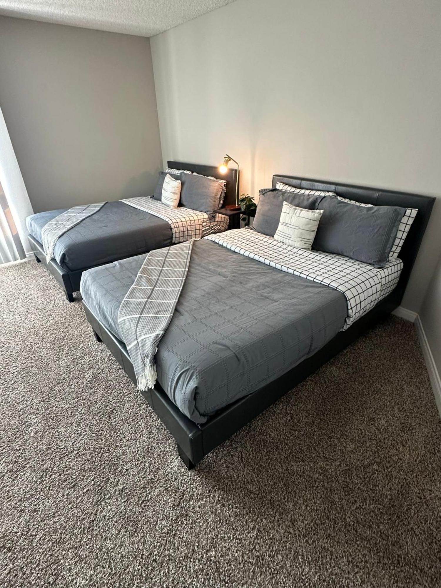 Incredible Two Bedroom Hollywood Apartments Free Parking Los Angeles Dış mekan fotoğraf