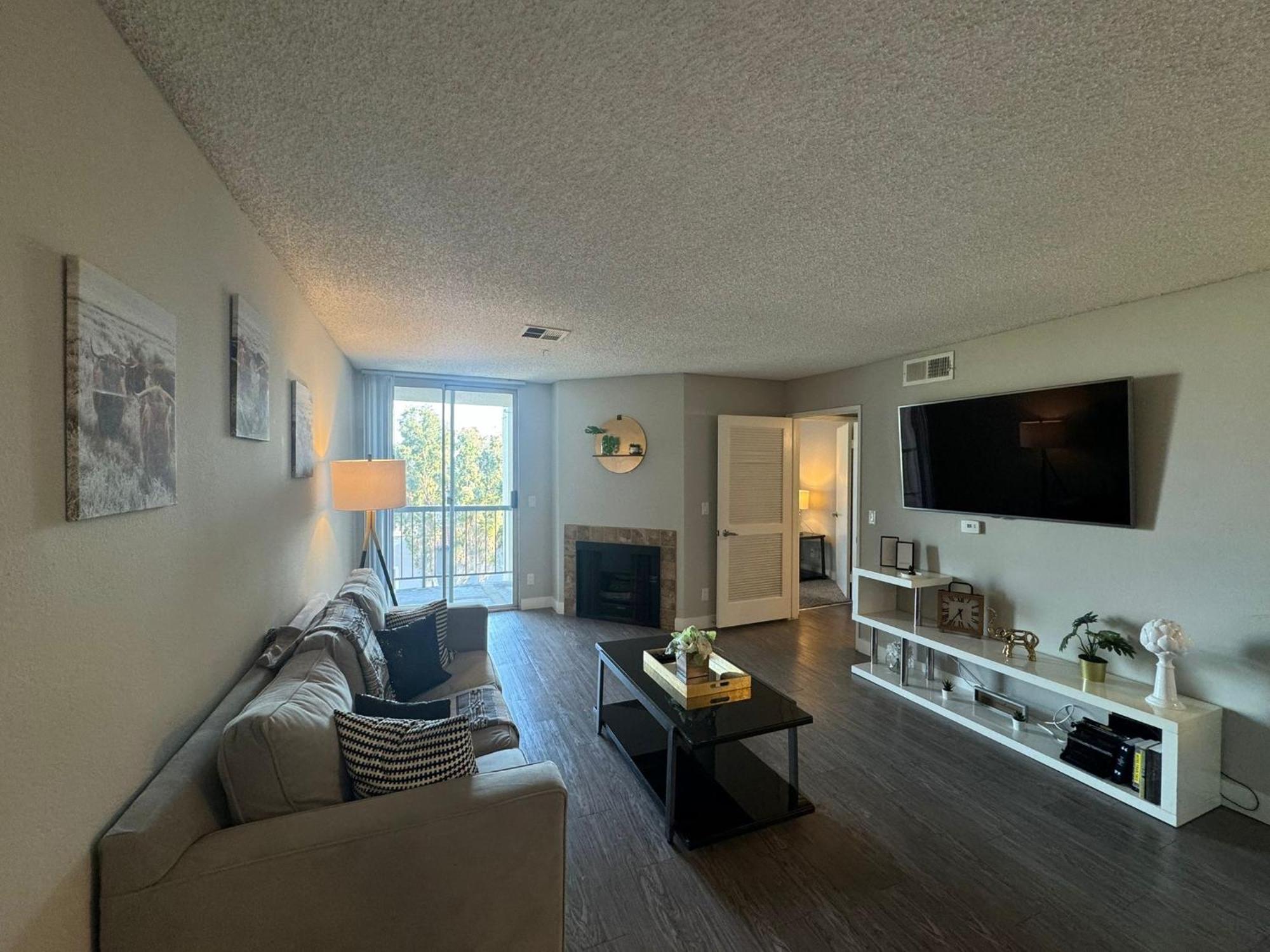 Incredible Two Bedroom Hollywood Apartments Free Parking Los Angeles Dış mekan fotoğraf