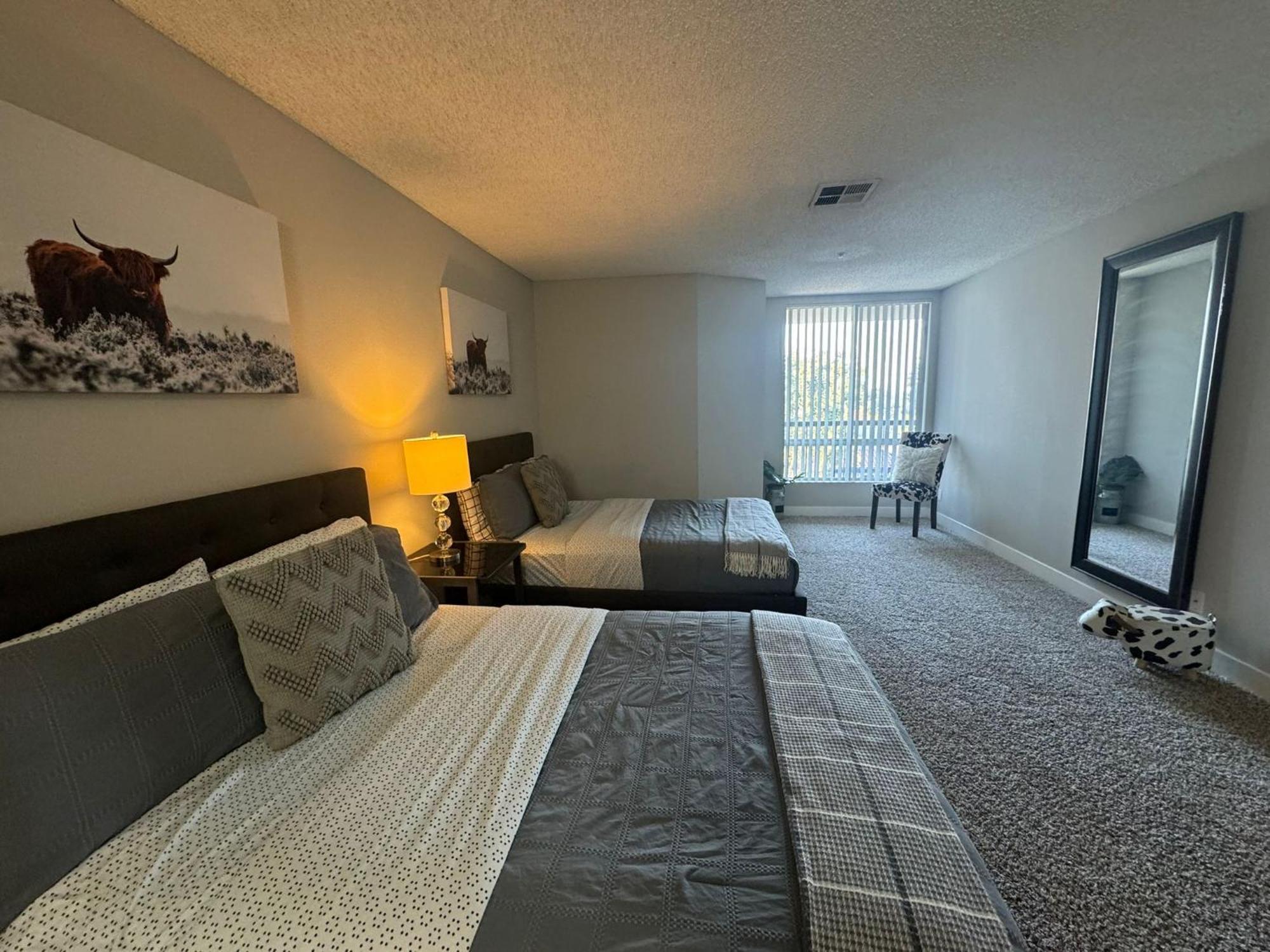 Incredible Two Bedroom Hollywood Apartments Free Parking Los Angeles Dış mekan fotoğraf
