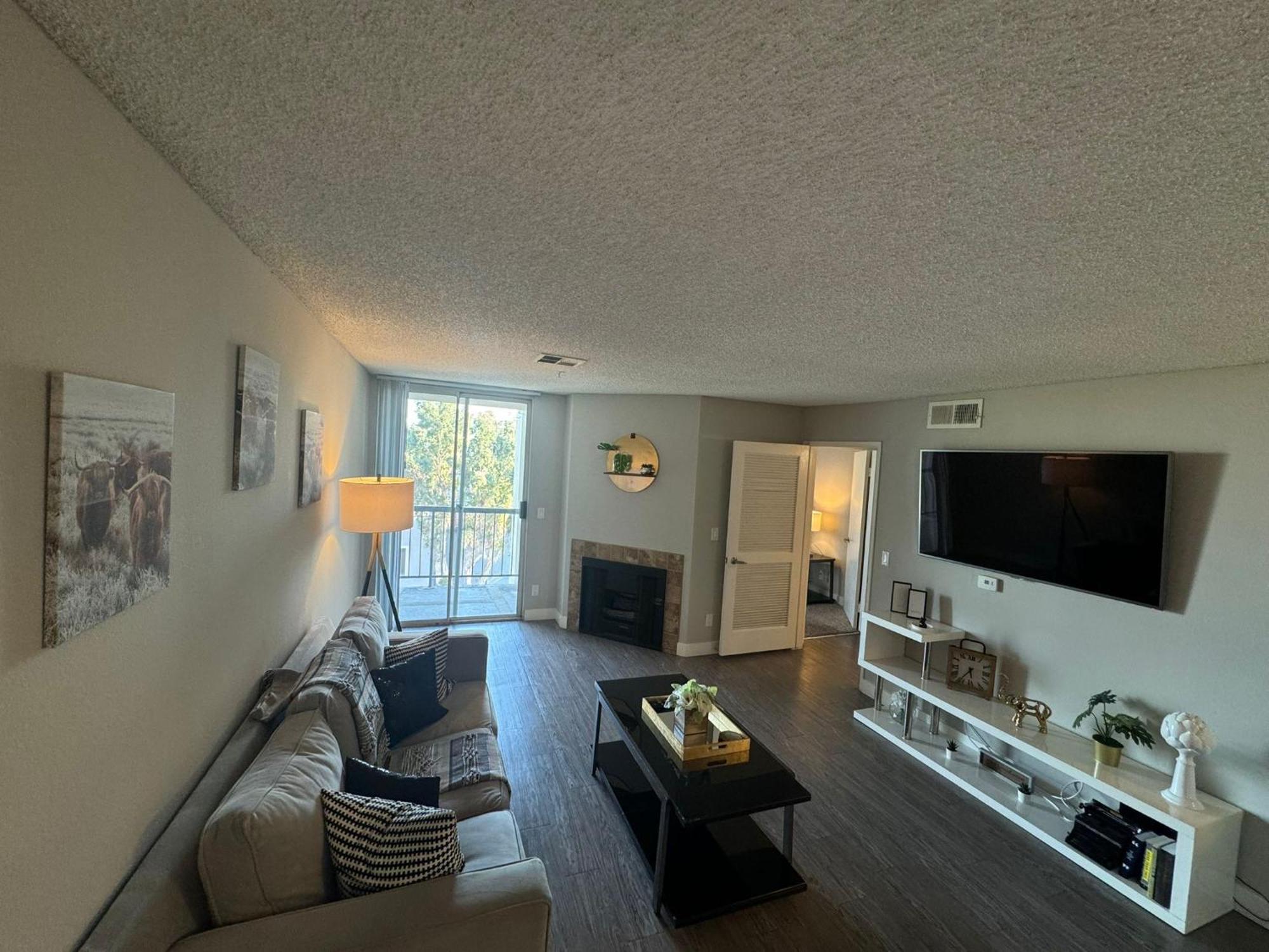 Incredible Two Bedroom Hollywood Apartments Free Parking Los Angeles Dış mekan fotoğraf