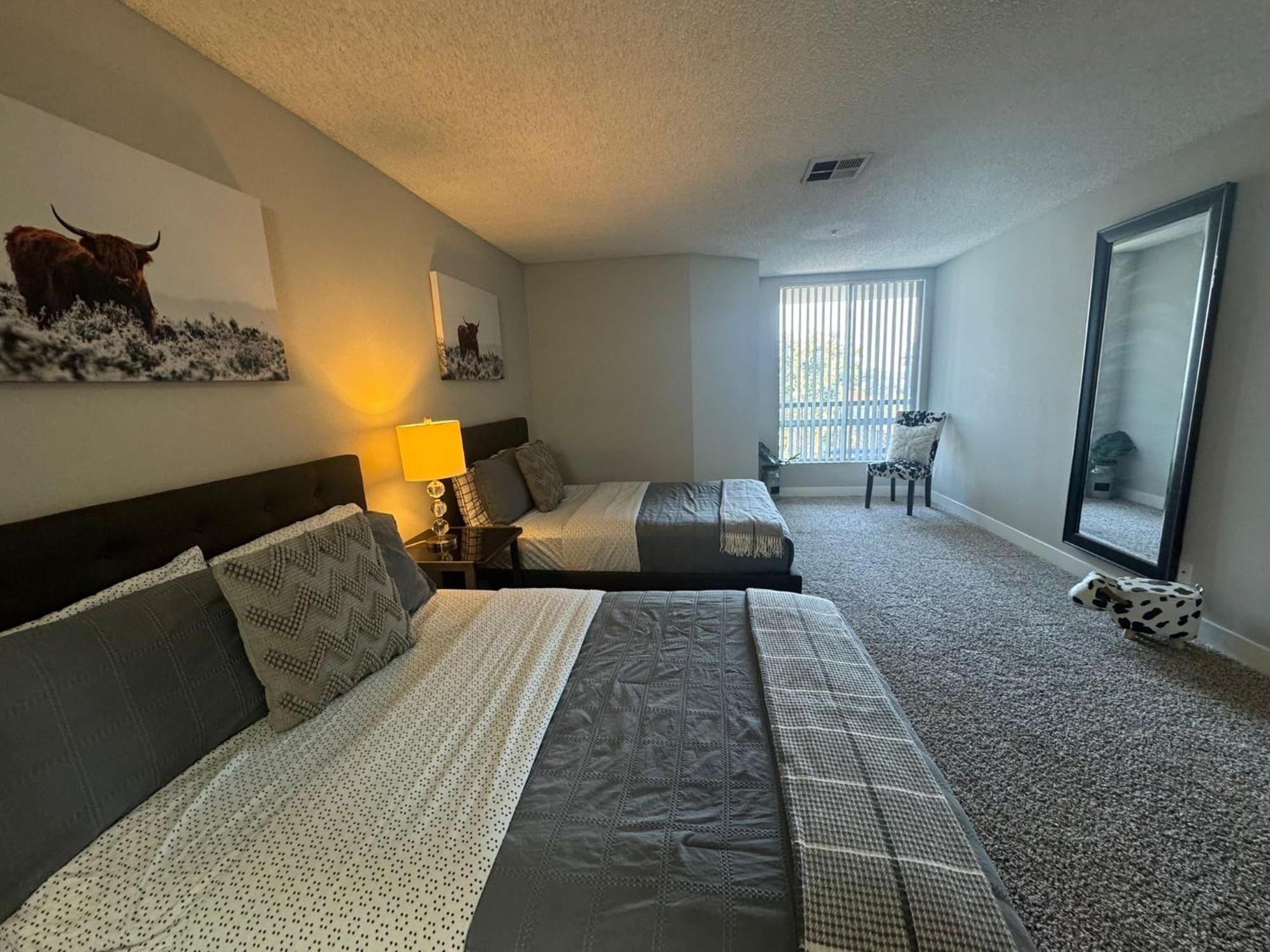 Incredible Two Bedroom Hollywood Apartments Free Parking Los Angeles Dış mekan fotoğraf