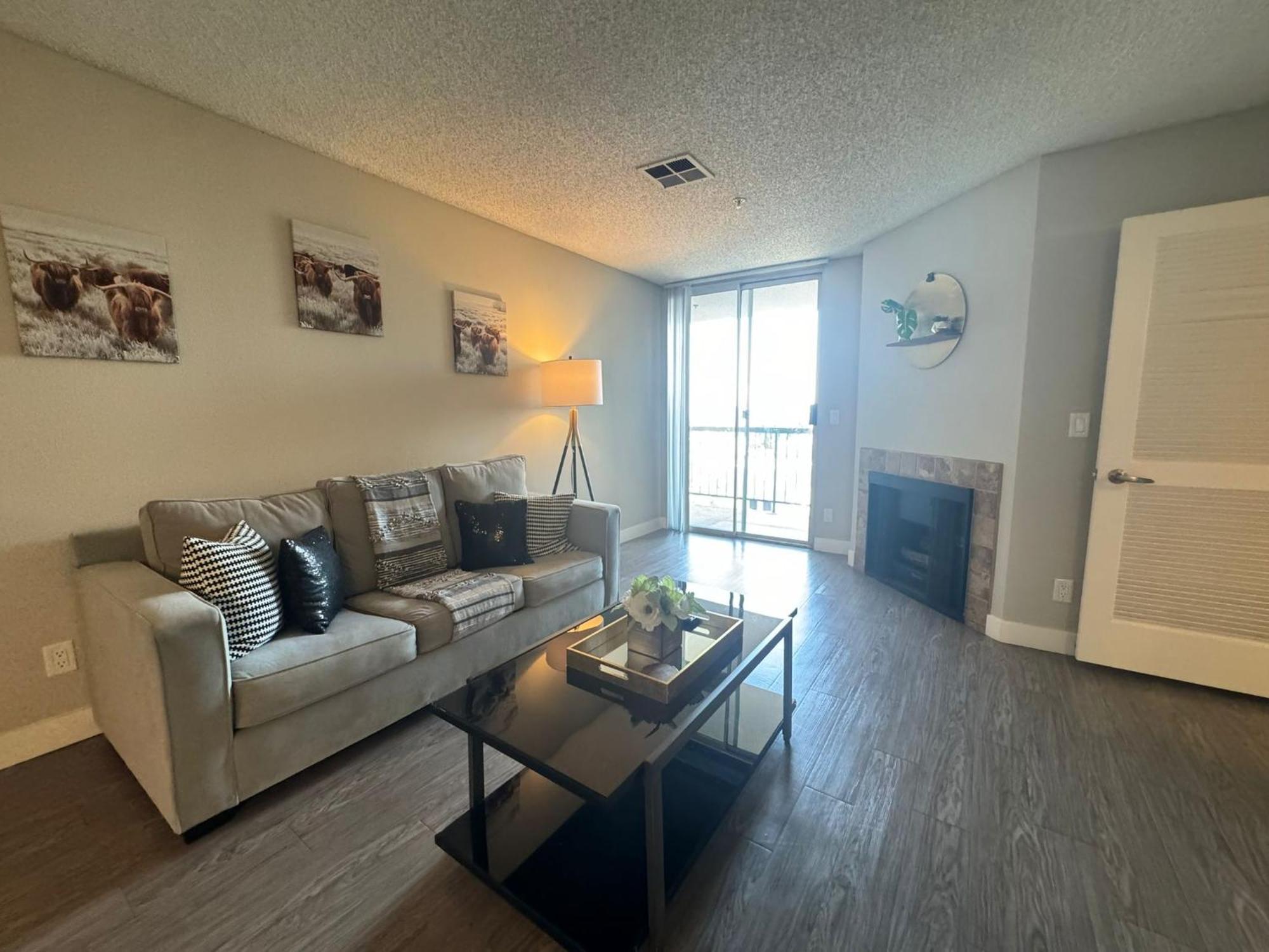 Incredible Two Bedroom Hollywood Apartments Free Parking Los Angeles Dış mekan fotoğraf
