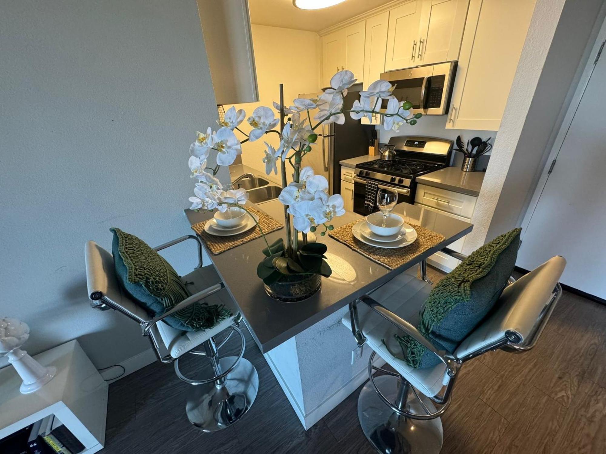 Incredible Two Bedroom Hollywood Apartments Free Parking Los Angeles Dış mekan fotoğraf