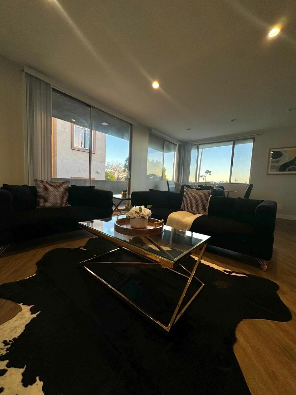 Incredible Two Bedroom Hollywood Apartments Free Parking Los Angeles Dış mekan fotoğraf