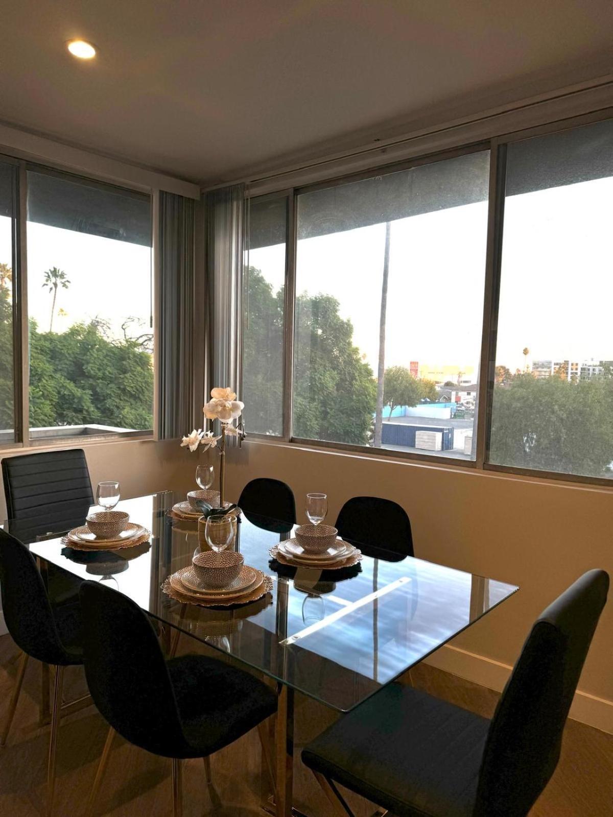 Incredible Two Bedroom Hollywood Apartments Free Parking Los Angeles Dış mekan fotoğraf