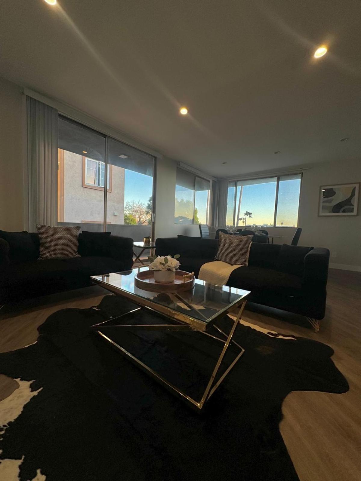 Incredible Two Bedroom Hollywood Apartments Free Parking Los Angeles Dış mekan fotoğraf