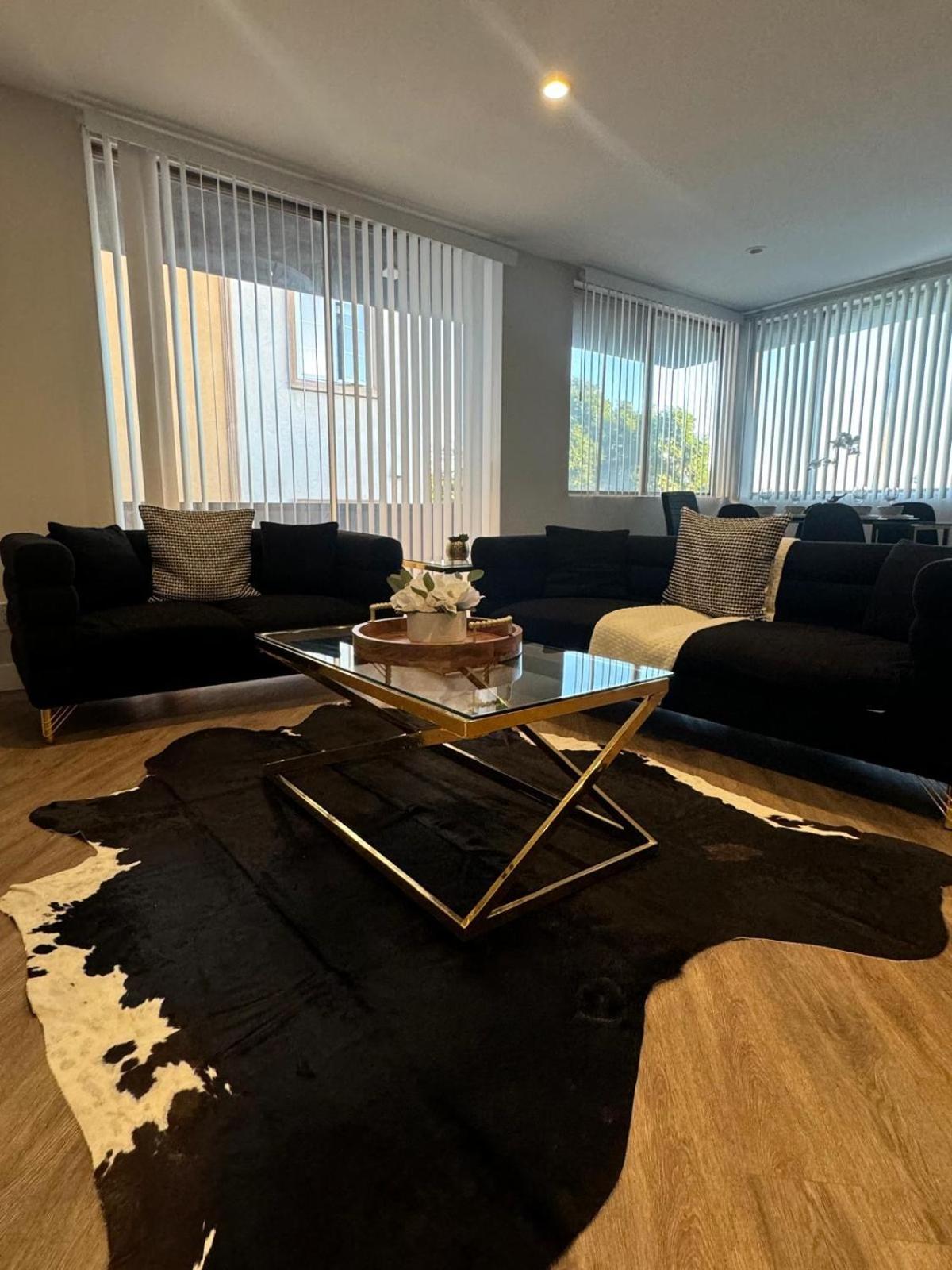 Incredible Two Bedroom Hollywood Apartments Free Parking Los Angeles Dış mekan fotoğraf