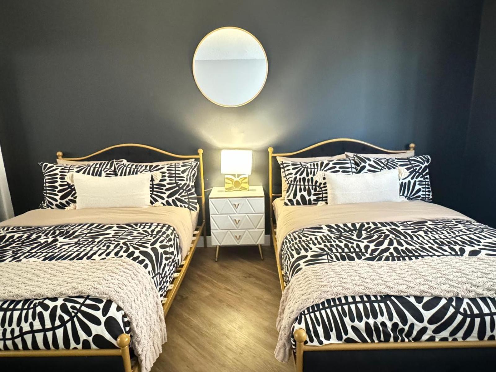 Incredible Two Bedroom Hollywood Apartments Free Parking Los Angeles Dış mekan fotoğraf