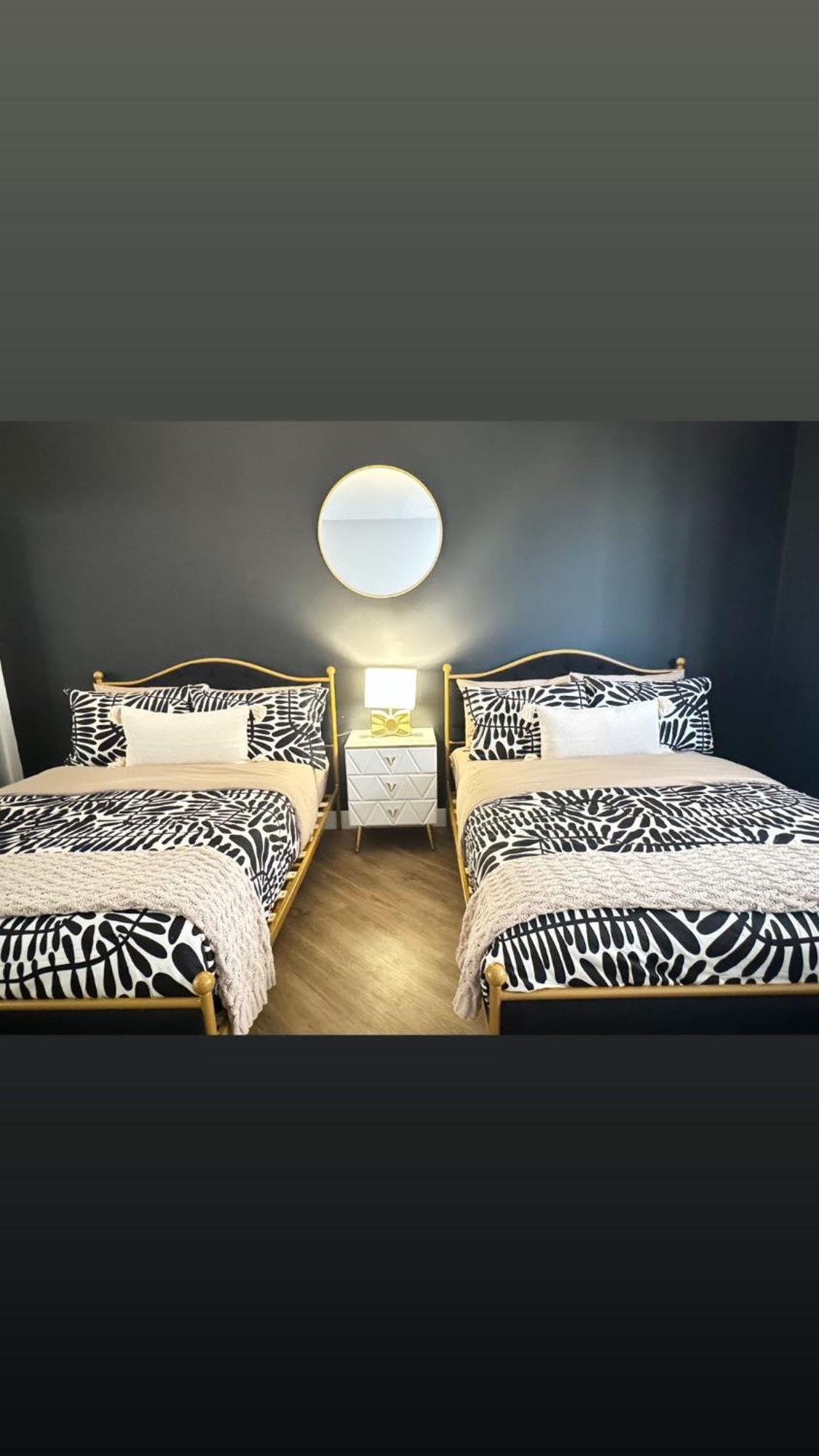 Incredible Two Bedroom Hollywood Apartments Free Parking Los Angeles Dış mekan fotoğraf